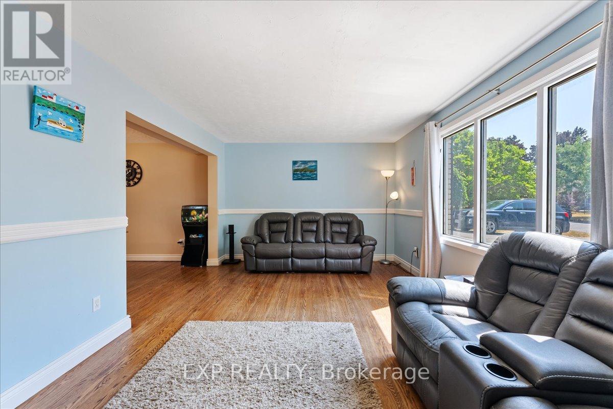 822 Foxe Street, Peterborough (Northcrest Ward 5), Ontario  K9H 6Y7 - Photo 6 - X12398724