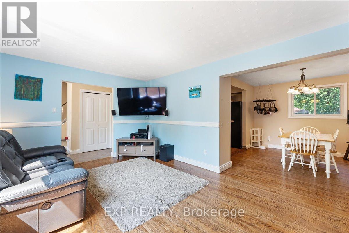 822 Foxe Street, Peterborough (Northcrest Ward 5), Ontario  K9H 6Y7 - Photo 8 - X12398724