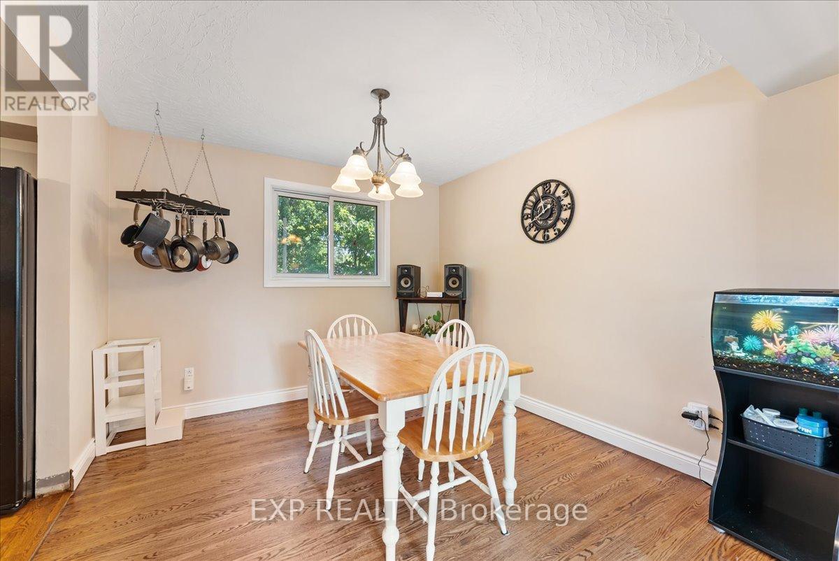 822 Foxe Street, Peterborough (Northcrest Ward 5), Ontario  K9H 6Y7 - Photo 9 - X12398724