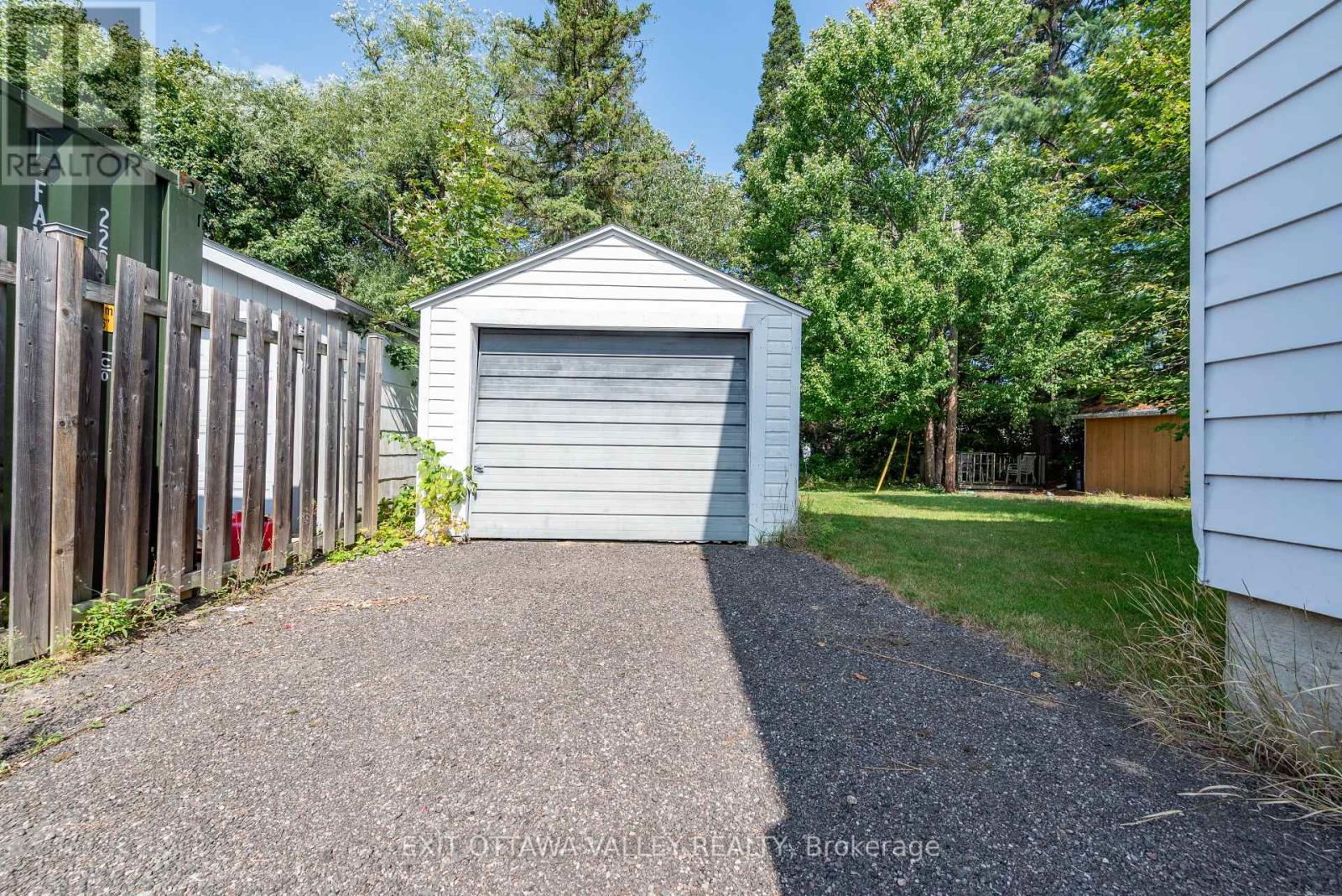 6 Faraday Crescent, Deep River, Ontario  K0J 1P0 - Photo 28 - X12398698