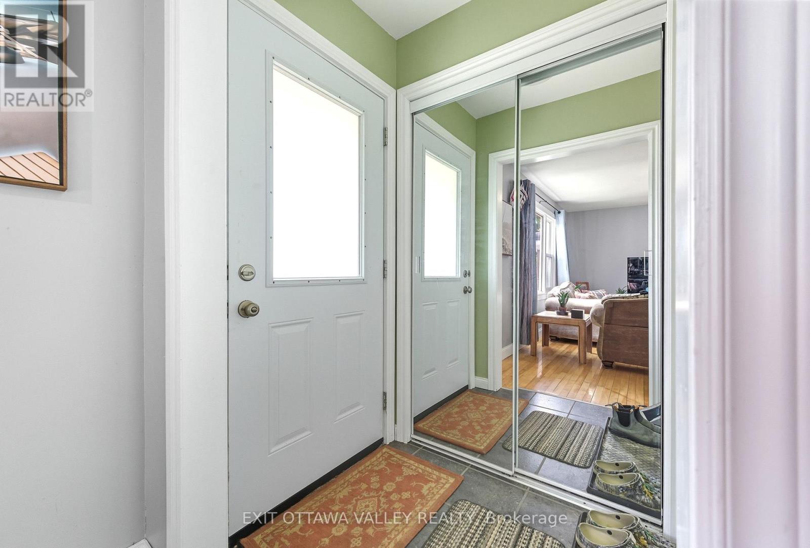 6 Faraday Crescent, Deep River, Ontario  K0J 1P0 - Photo 3 - X12398698
