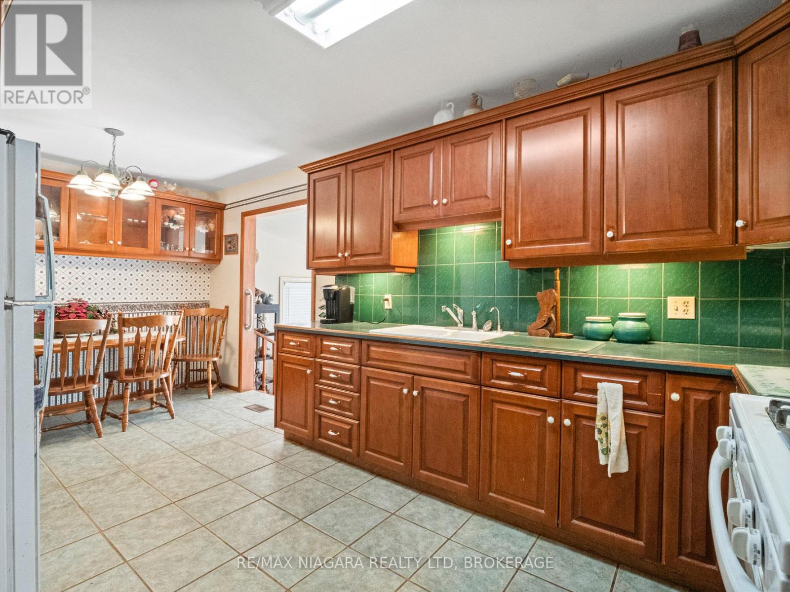 70 Murray Street, Fort Erie, Ontario  L2A 2A6 - Photo 8 - X12398684