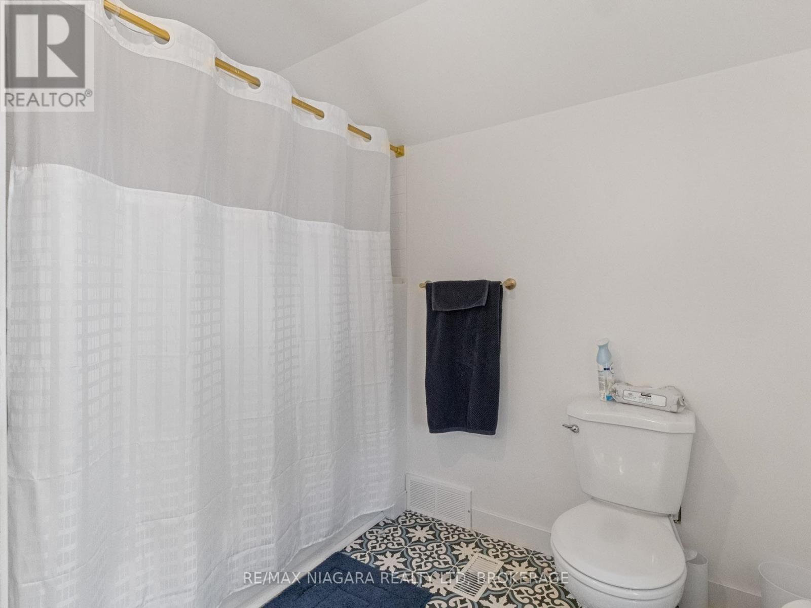 80 Robinson Street, Fort Erie, Ontario  L2A 4B3 - Photo 16 - X12398686