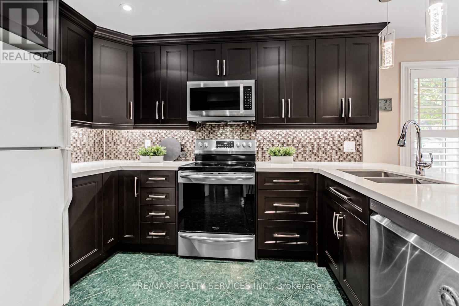 14 Nottingham Crescent, Brampton, Ontario  L6S 4G4 - Photo 13 - W12398662