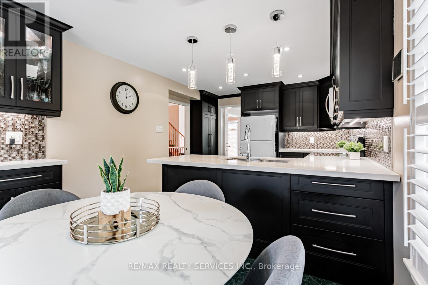 14 Nottingham Crescent, Brampton, Ontario  L6S 4G4 - Photo 15 - W12398662