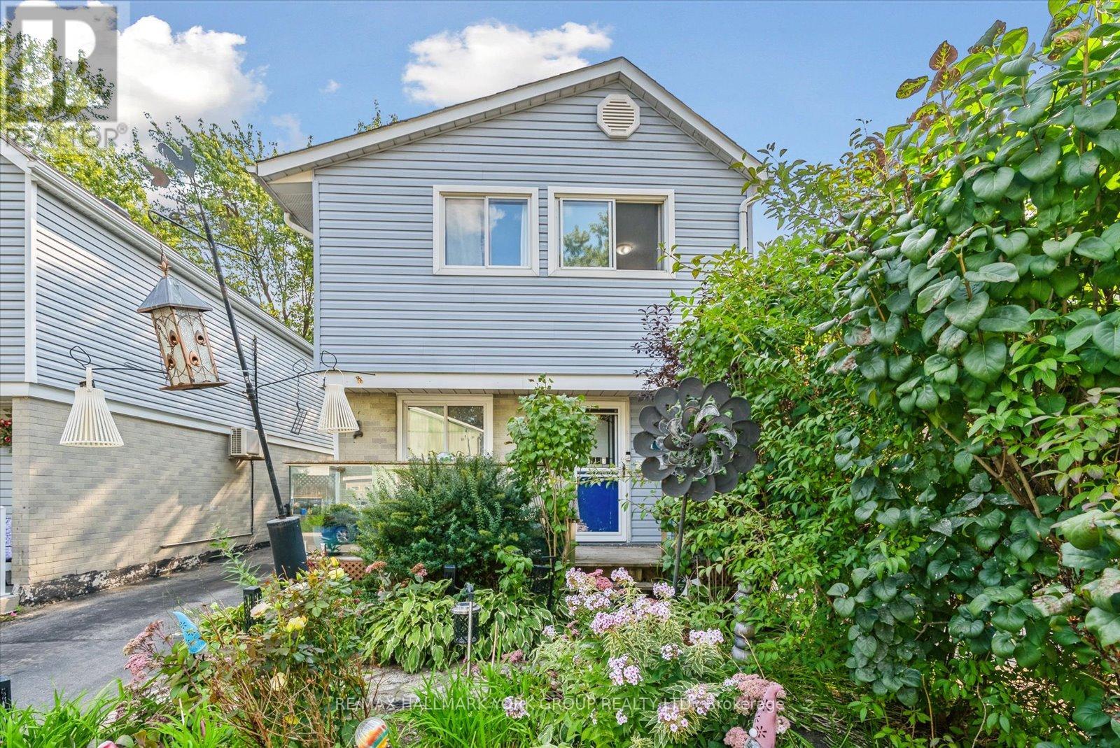 31 Jacobs Square, Brampton, Ontario  L6S 2M5 - Photo 2 - W12398668
