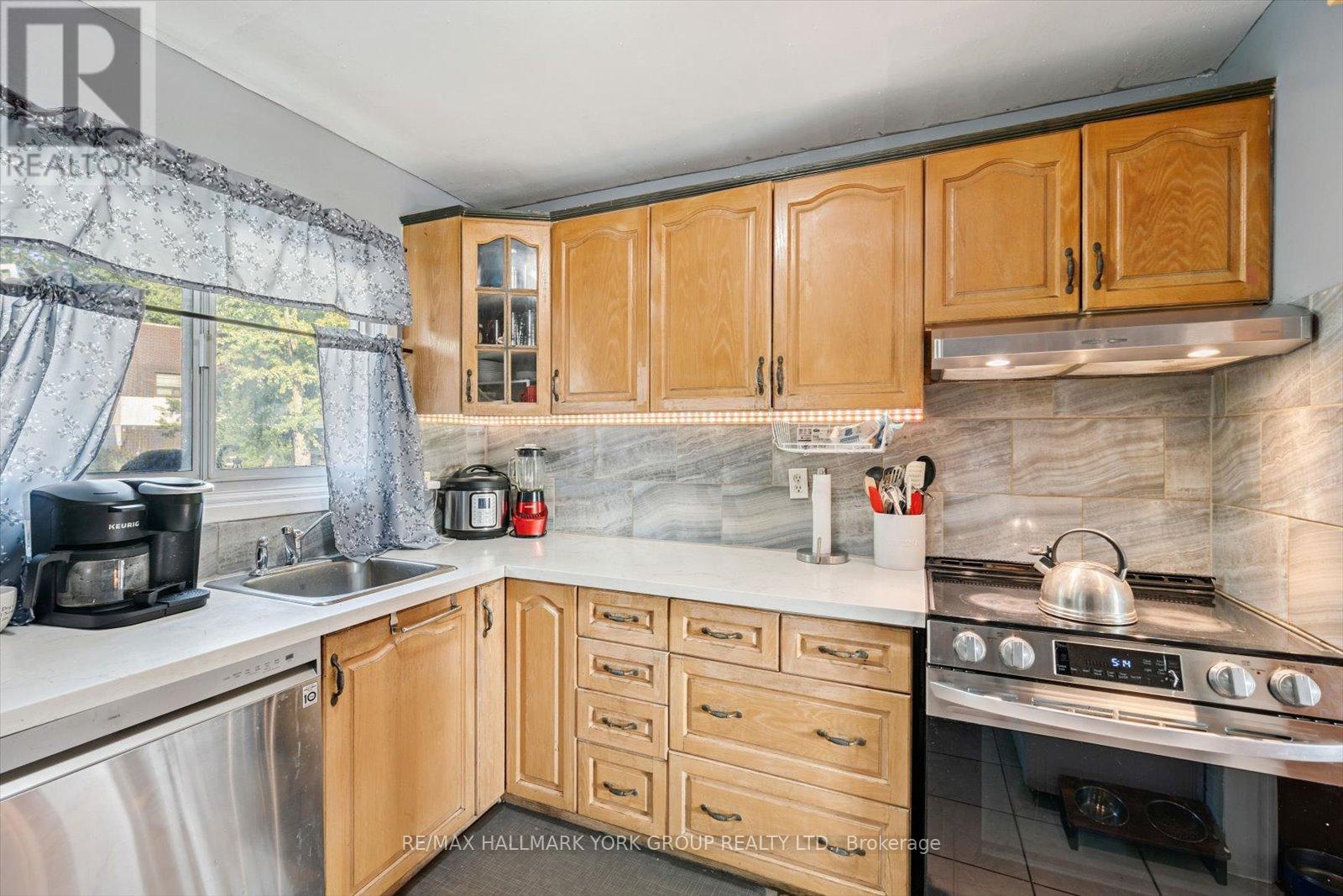 31 Jacobs Square, Brampton, Ontario  L6S 2M5 - Photo 9 - W12398668