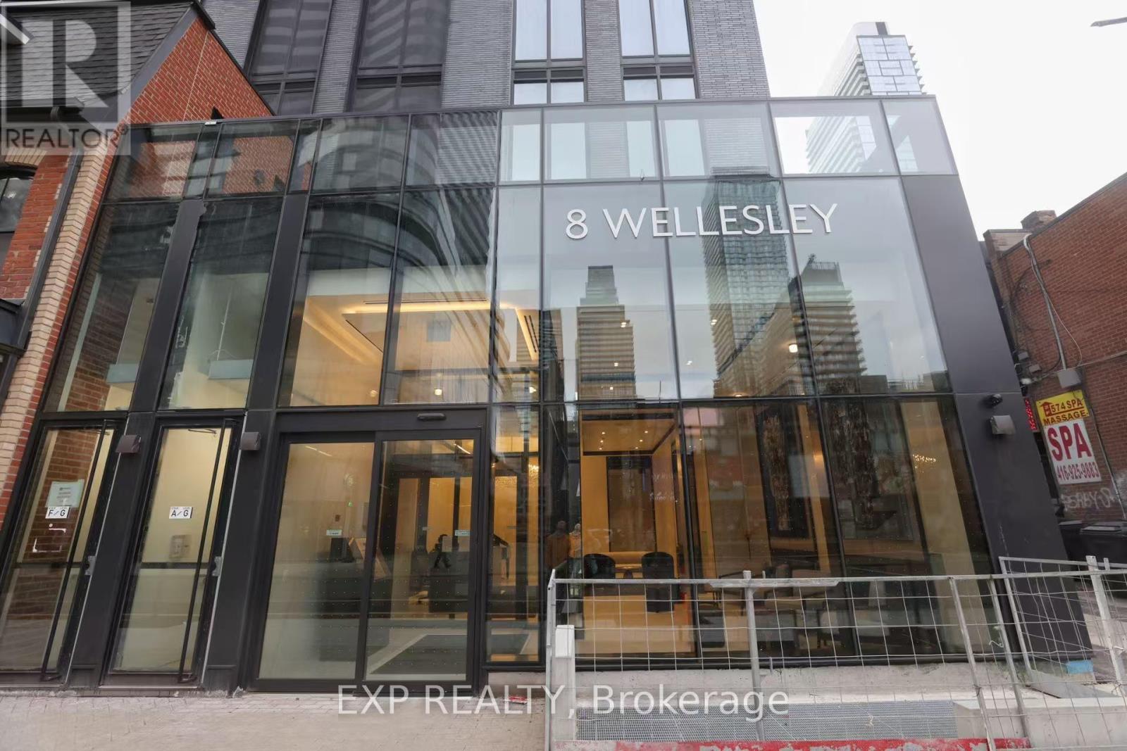 2615 - 8 WELLESLEY STREET W, Toronto, Ontario