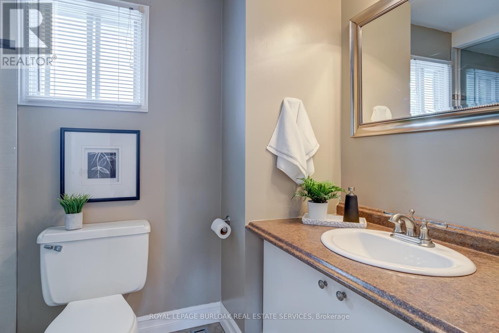 2055 Hunters Wood Drive, Burlington, Ontario  L7M 2T9 - Photo 25 - W12398682