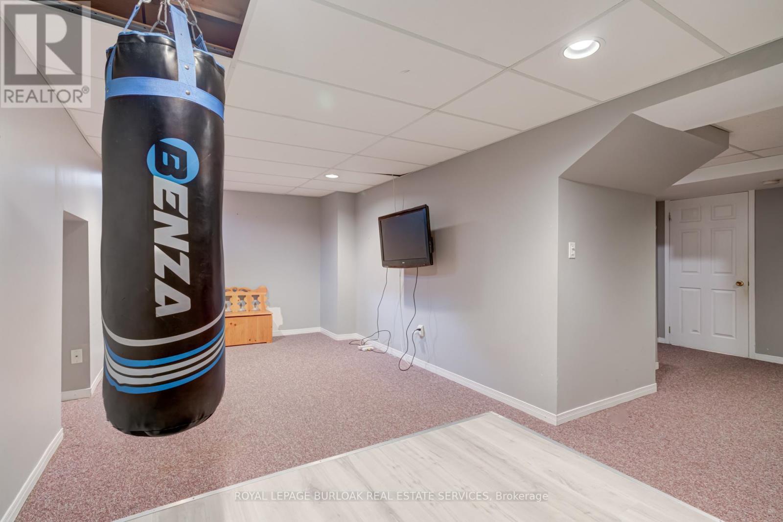 2055 Hunters Wood Drive, Burlington, Ontario  L7M 2T9 - Photo 40 - W12398682