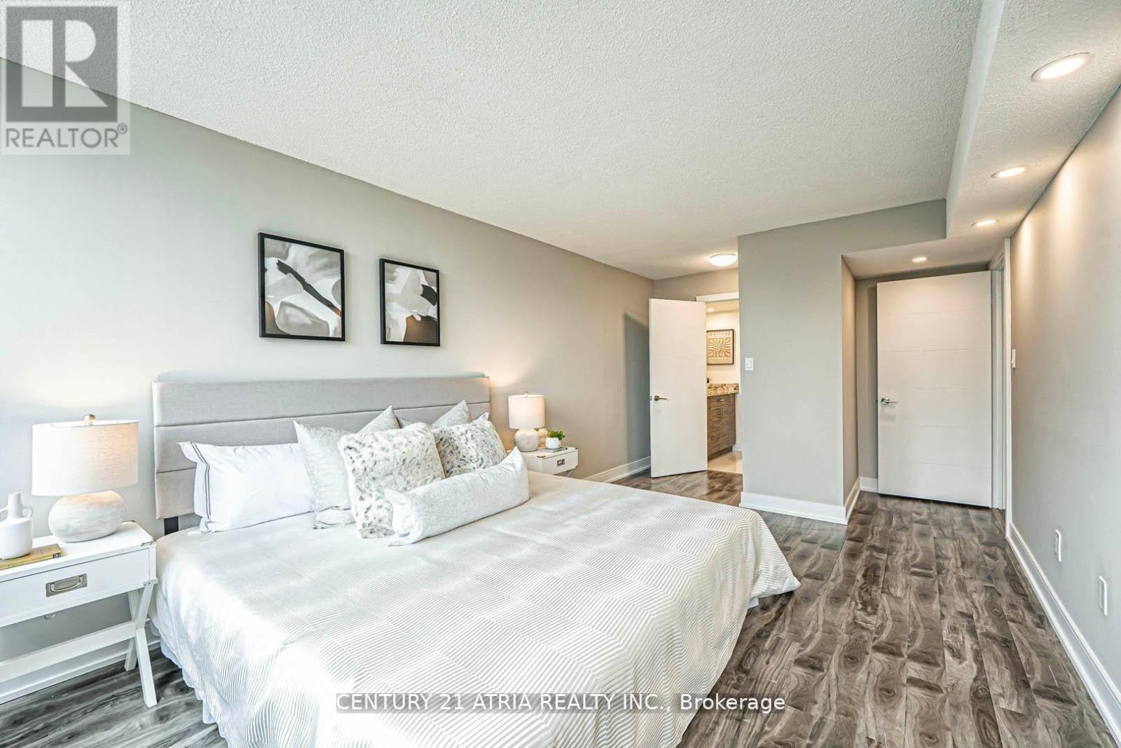 206 - 350 Webb Drive, Mississauga, Ontario  L5B 3N6 - Photo 15 - W12398696