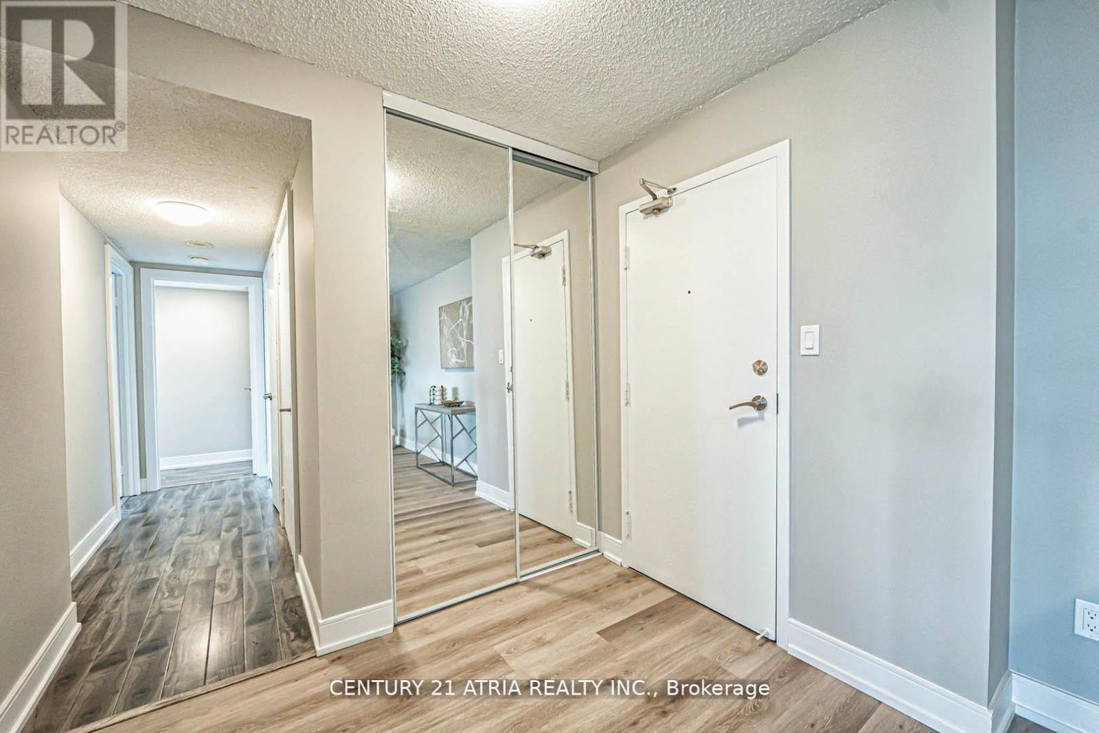 206 - 350 Webb Drive, Mississauga, Ontario  L5B 3N6 - Photo 3 - W12398696