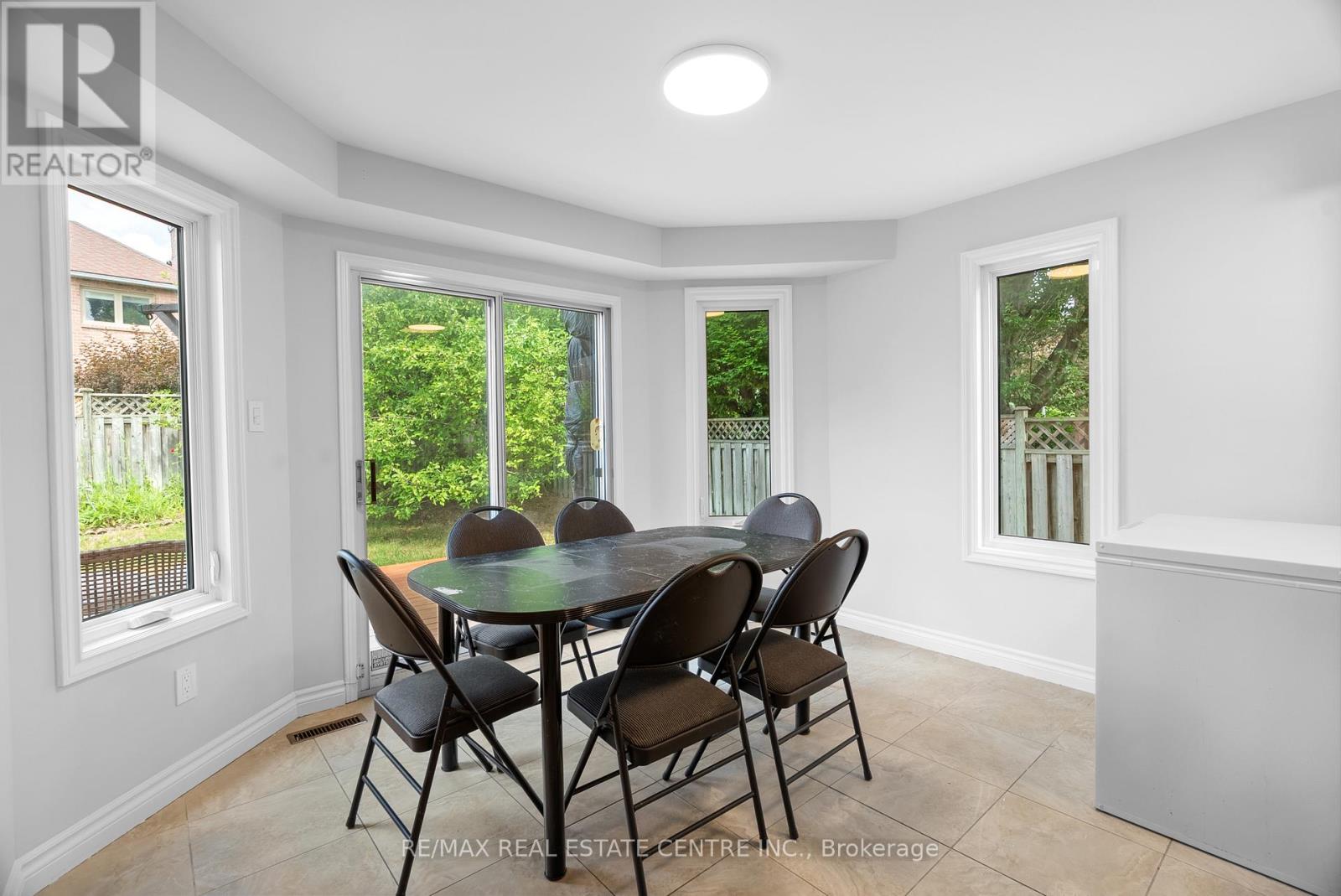 4623 Hewicks Lane, Mississauga, Ontario  L5M 3L8 - Photo 13 - W12398715