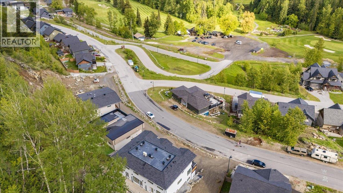 932-1 Redstone Drive, Rossland, British Columbia  V0G 1Y0 - Photo 4 - 10342150