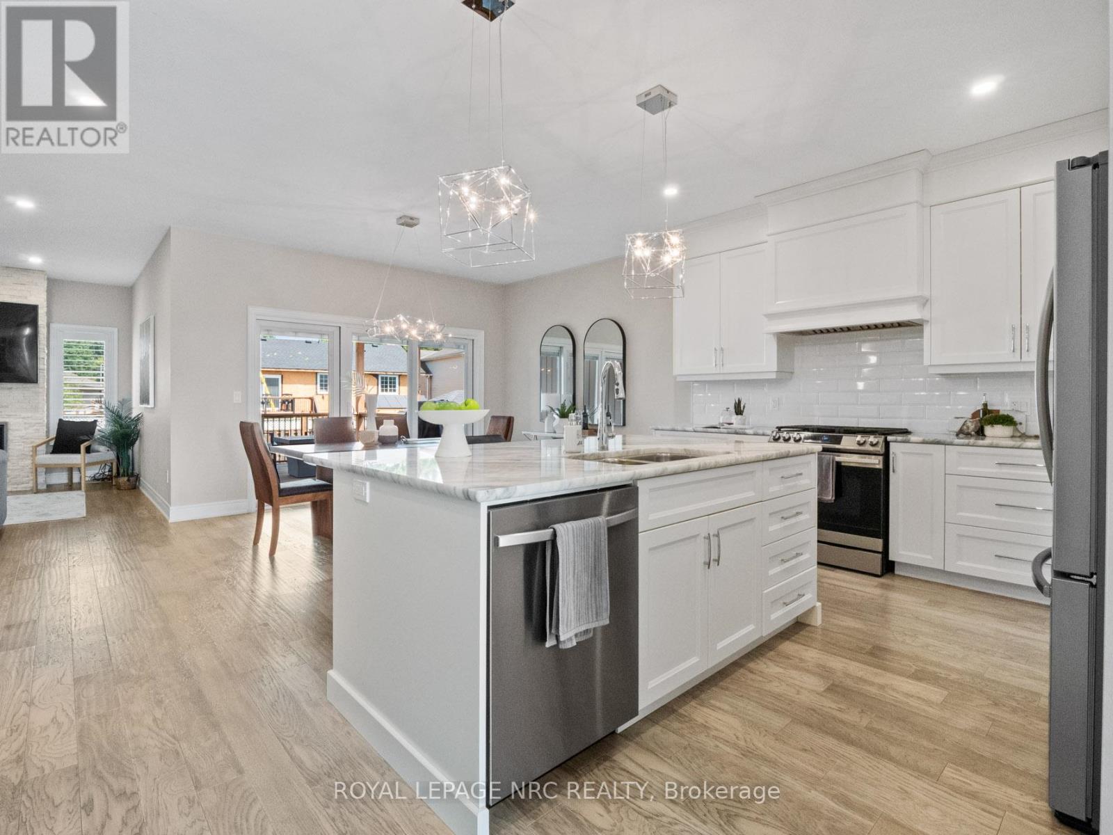 110 North Valley Drive, Welland (N. Welland), Ontario  L3C 7B6 - Photo 12 - X12398762