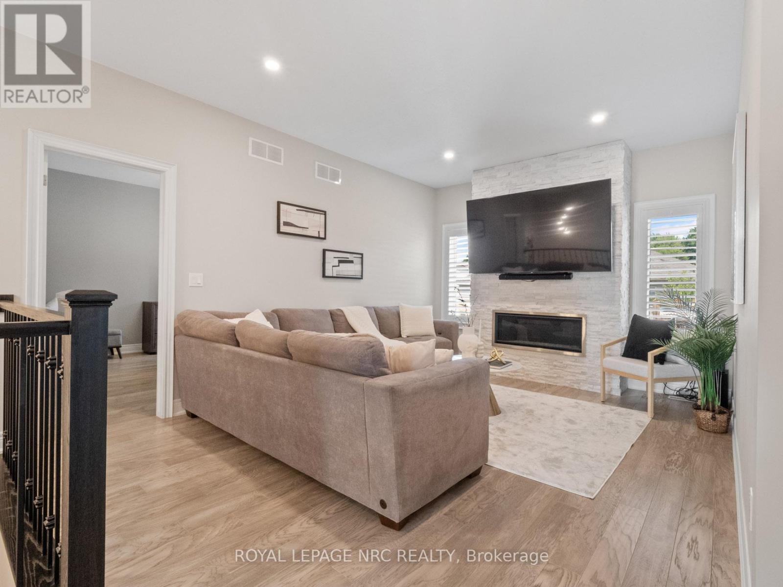 110 North Valley Drive, Welland (N. Welland), Ontario  L3C 7B6 - Photo 15 - X12398762