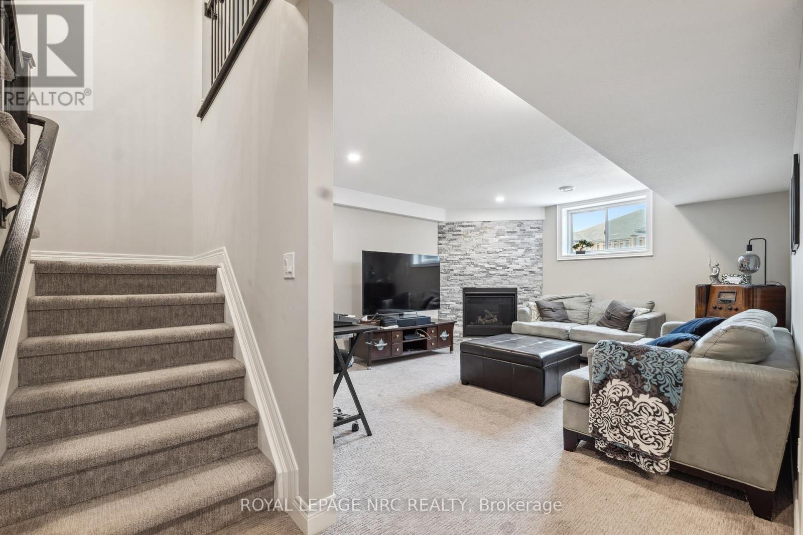 110 North Valley Drive, Welland (N. Welland), Ontario  L3C 7B6 - Photo 29 - X12398762