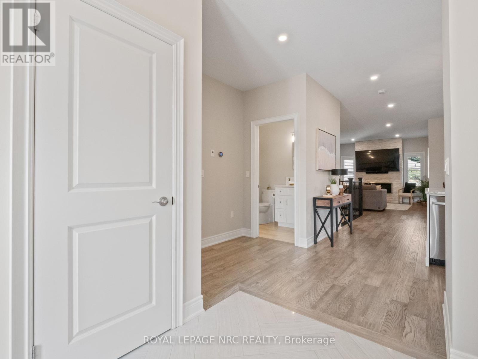 110 North Valley Drive, Welland (N. Welland), Ontario  L3C 7B6 - Photo 7 - X12398762