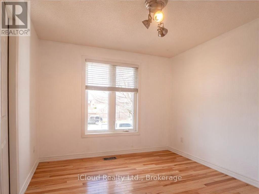 Upper - 5 Ilona Court, Brantford, Ontario  N3R 7N1 - Photo 12 - X12391777