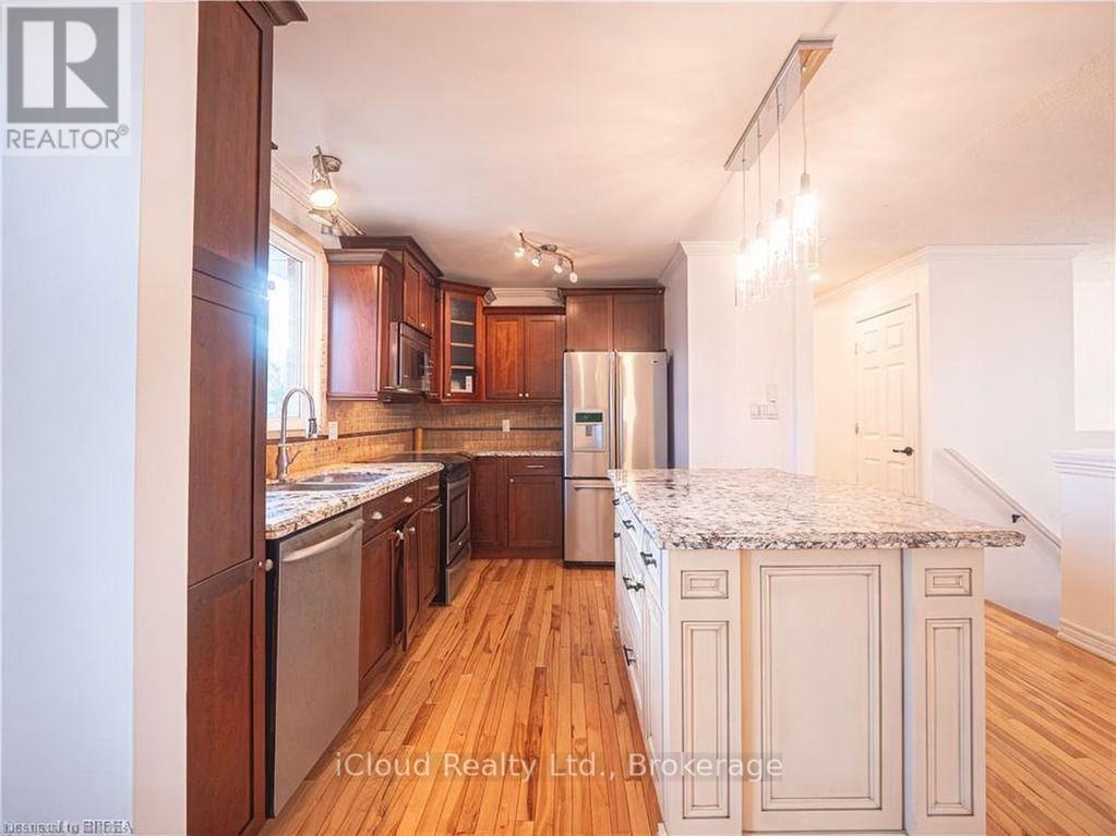 Upper - 5 Ilona Court, Brantford, Ontario  N3R 7N1 - Photo 7 - X12391777