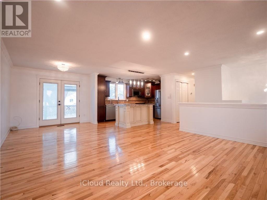Upper - 5 Ilona Court, Brantford, Ontario  N3R 7N1 - Photo 3 - X12391777