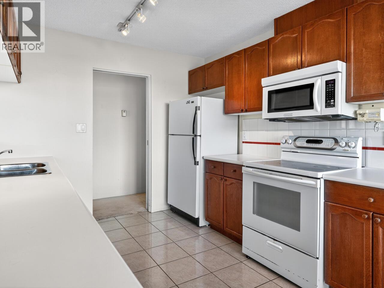 807 8 Laguna Court, New Westminster, British Columbia  V3M 6M6 - Photo 8 - R3046461