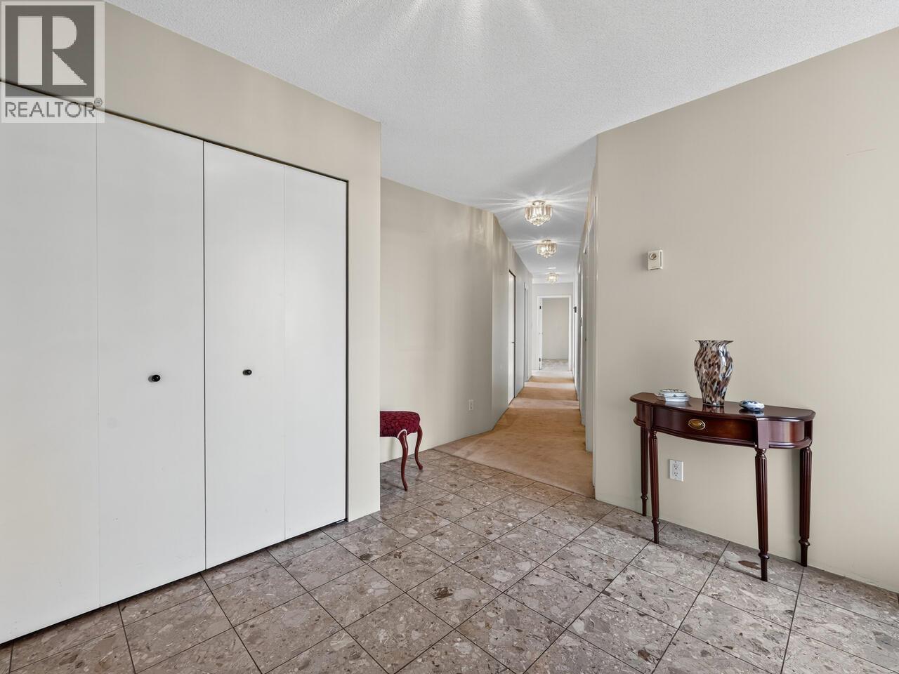 807 8 Laguna Court, New Westminster, British Columbia  V3M 6M6 - Photo 2 - R3046461
