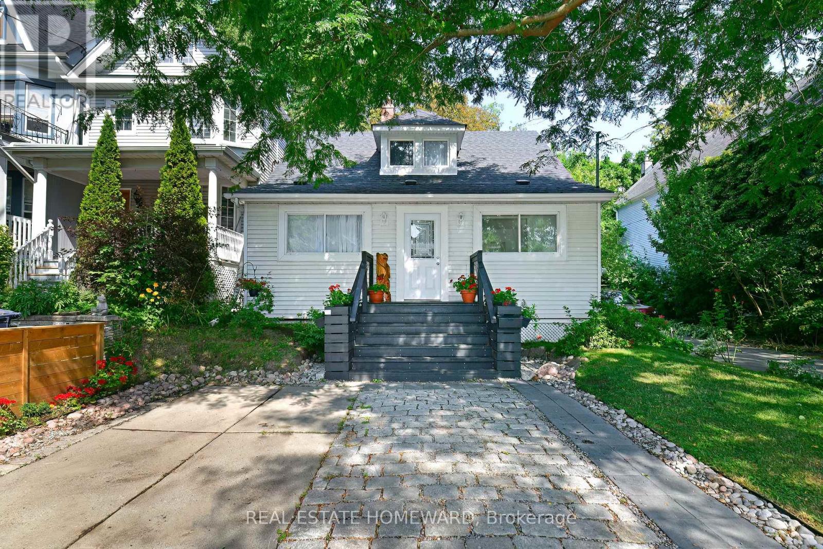 11 Elmer Avenue, Toronto, Ontario  M4L 3R6 - Photo 1 - E12398754