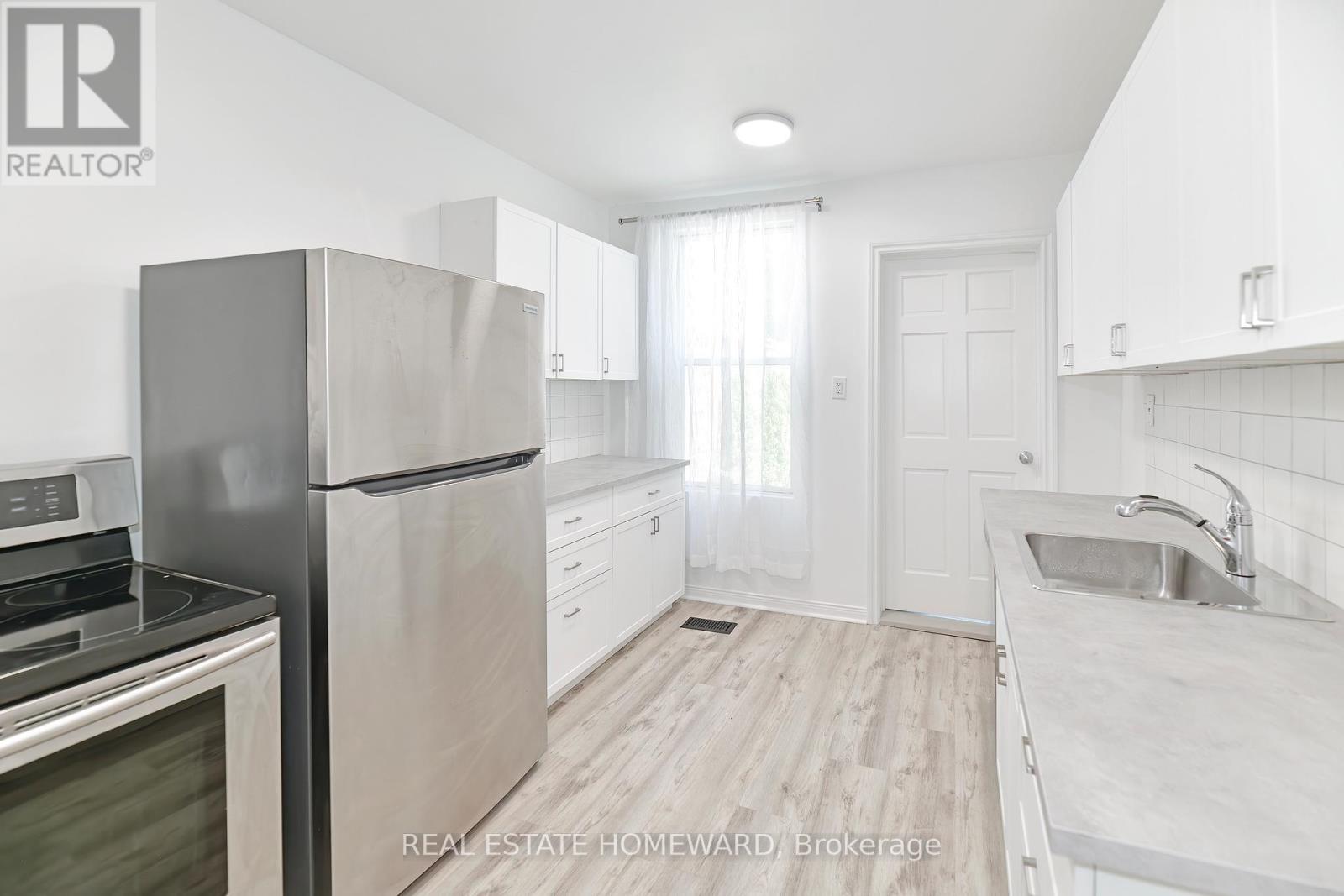 11 Elmer Avenue, Toronto, Ontario  M4L 3R6 - Photo 5 - E12398754