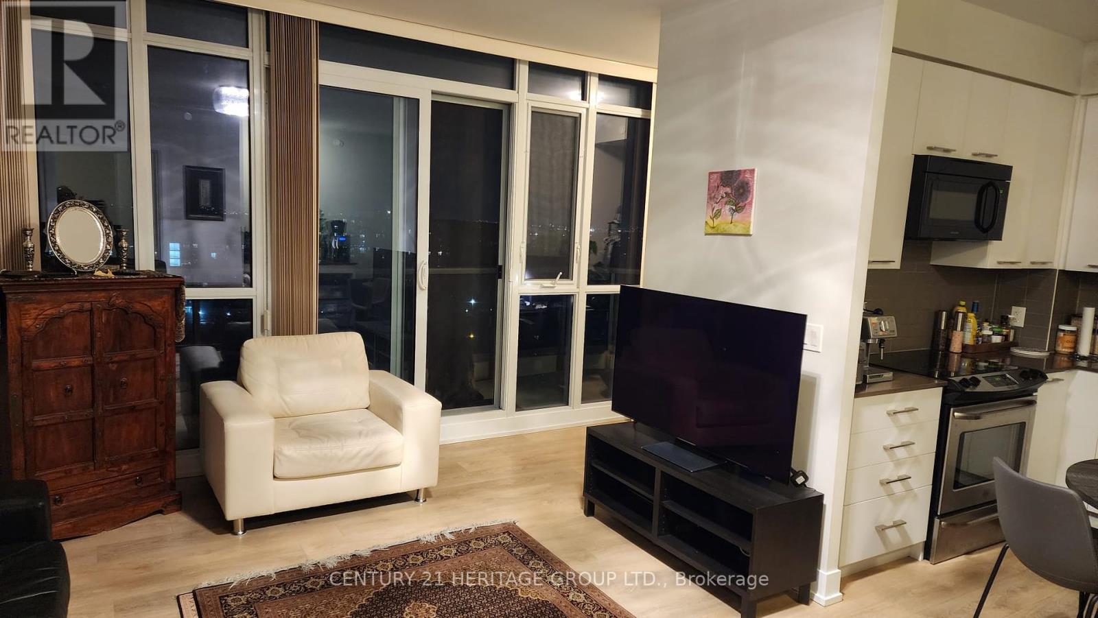 1604 - 9471 Yonge Street, Richmond Hill, Ontario  L4C 1V4 - Photo 3 - N12398747