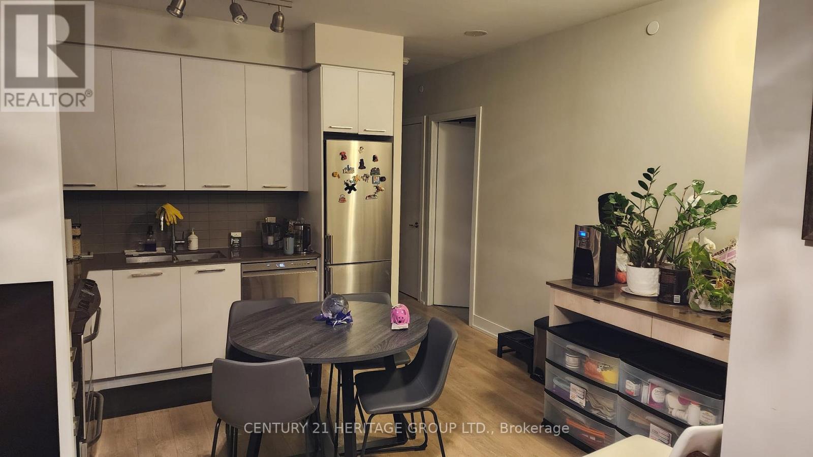 1604 - 9471 Yonge Street, Richmond Hill, Ontario  L4C 1V4 - Photo 5 - N12398747