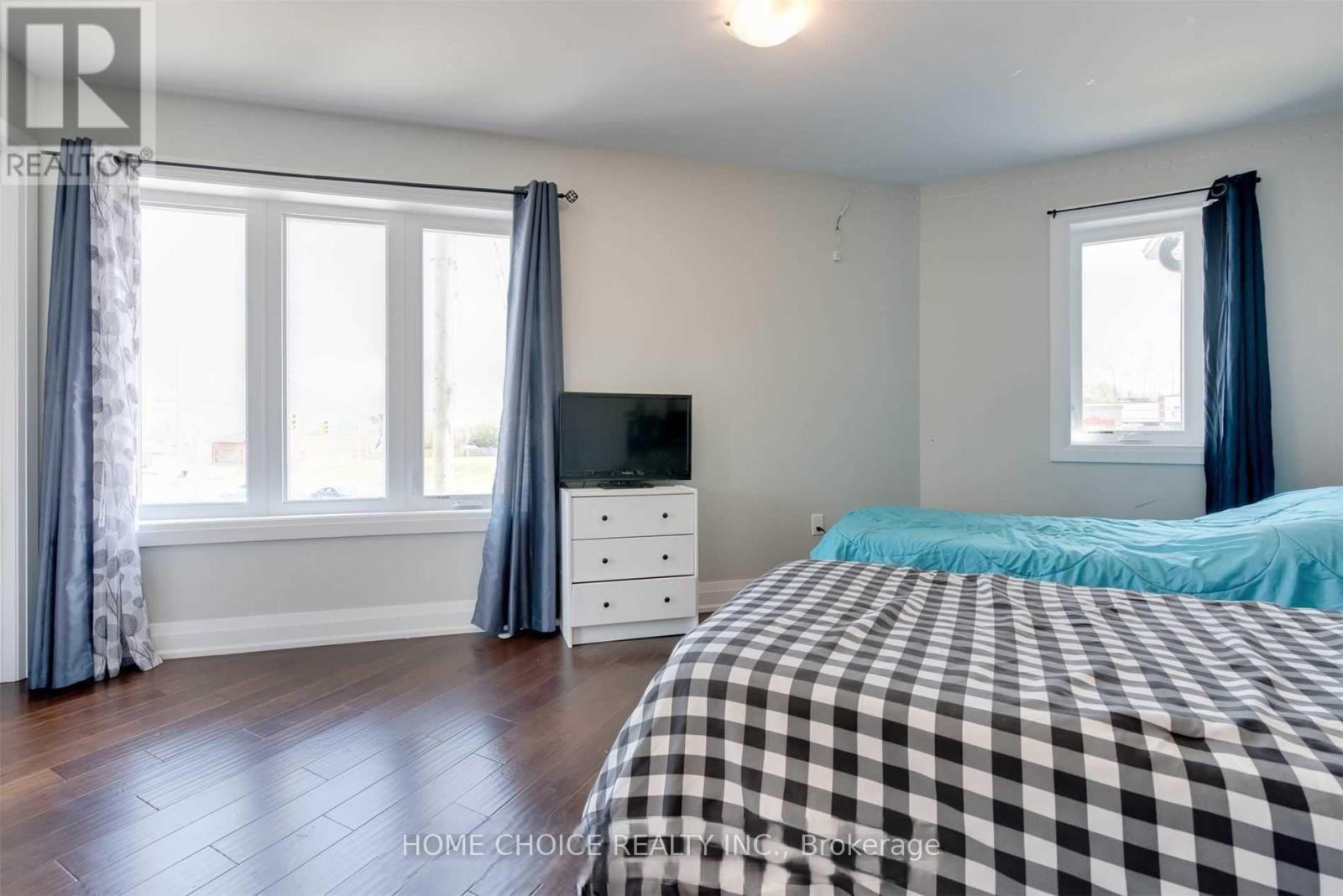 27 Stonehart Lane, Barrie, Ontario  L4M 7E8 - Photo 11 - S12398758