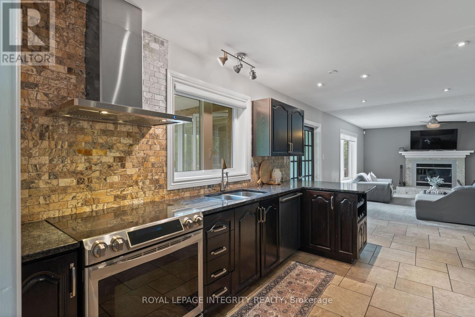 1893 Rideau Road, Ottawa, Ontario  K1X 1E1 - Photo 10 - X12398765
