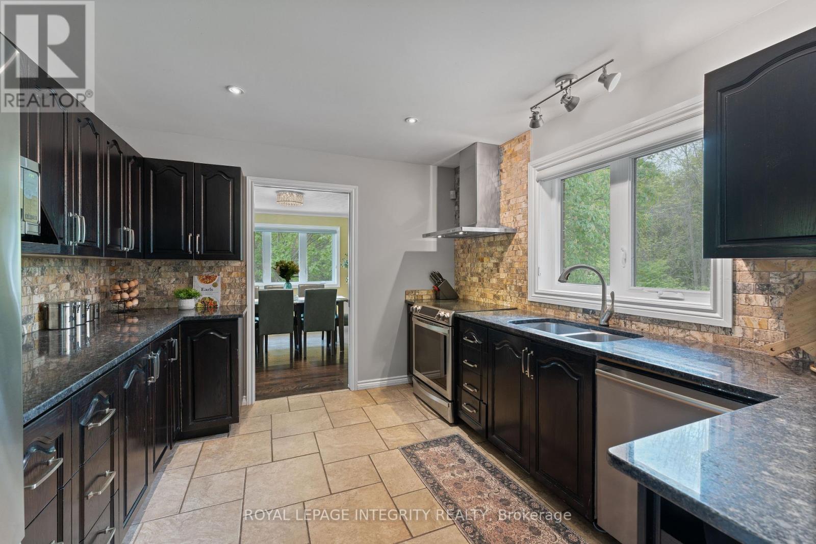 1893 Rideau Road, Ottawa, Ontario  K1X 1E1 - Photo 11 - X12398765