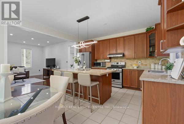 122 Wood Rim Drive, Richmond Hill, Ontario  L4E 4N8 - Photo 24 - N12396795