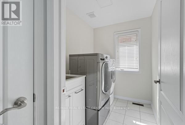 122 Wood Rim Drive, Richmond Hill, Ontario  L4E 4N8 - Photo 34 - N12396795