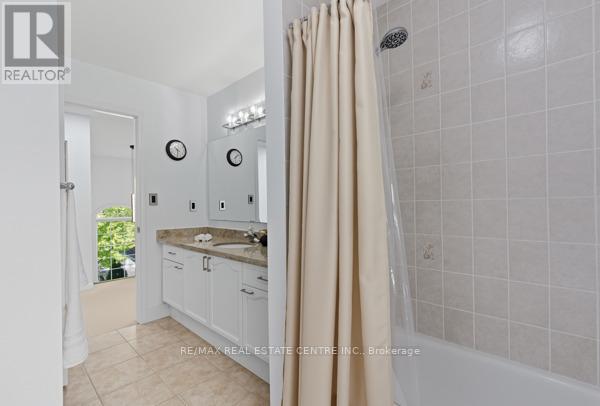 122 Wood Rim Drive, Richmond Hill, Ontario  L4E 4N8 - Photo 37 - N12396795