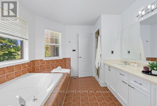 122 Wood Rim Drive, Richmond Hill, Ontario  L4E 4N8 - Photo 42 - N12396795