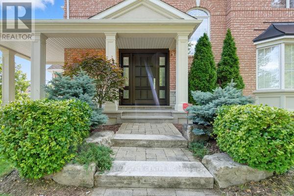 122 Wood Rim Drive, Richmond Hill, Ontario  L4E 4N8 - Photo 6 - N12396795