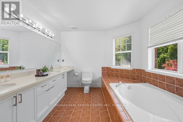 122 Wood Rim Drive, Richmond Hill, Ontario  L4E 4N8 - Photo 41 - N12396795