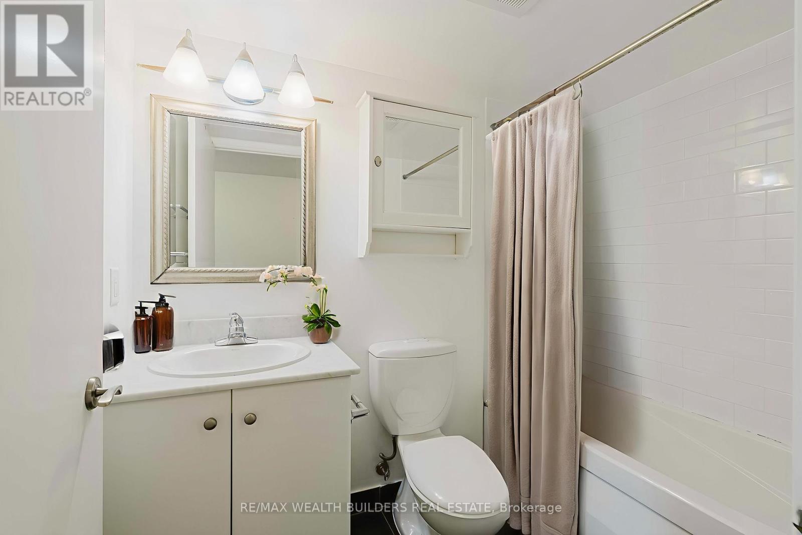2702 - 2181 Yonge Street, Toronto, Ontario  M4S 3H7 - Photo 12 - C12398783