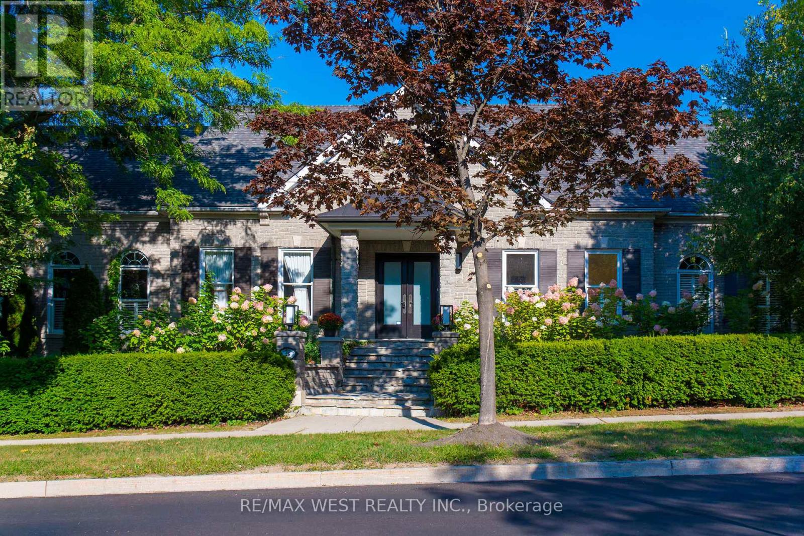 Property at 5 HUMBERVIEW DRIVE image 2