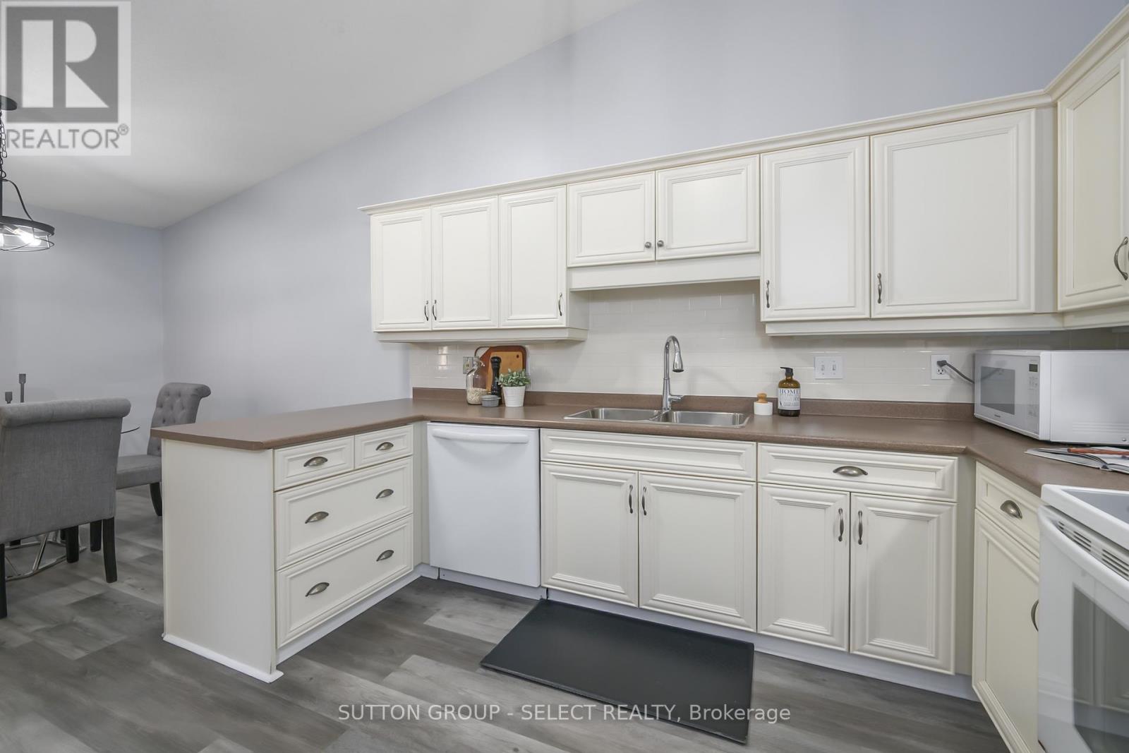 9 - 445 Riverside Drive, London North, Ontario  N6H 2R8 - Photo 11 - X12361524