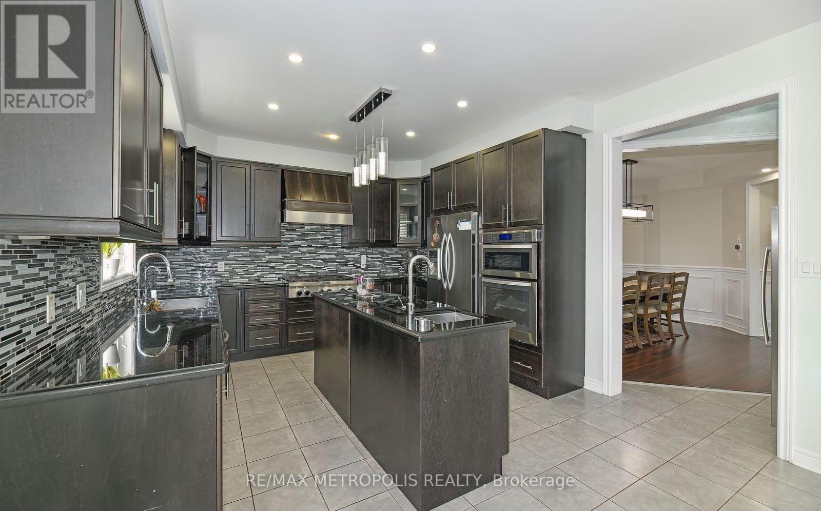 Upper - 24 Faris Street, Bradford West Gwillimbury, Ontario  L3Z 0C6 - Photo 10 - N12398775