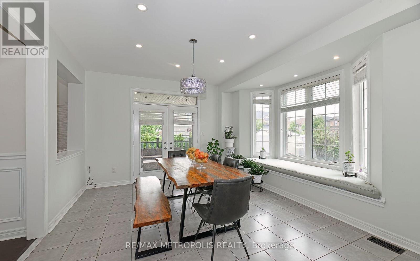 Upper - 24 Faris Street, Bradford West Gwillimbury, Ontario  L3Z 0C6 - Photo 12 - N12398775