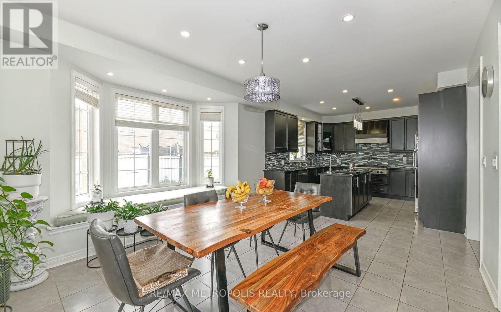 Upper - 24 Faris Street, Bradford West Gwillimbury, Ontario  L3Z 0C6 - Photo 13 - N12398775