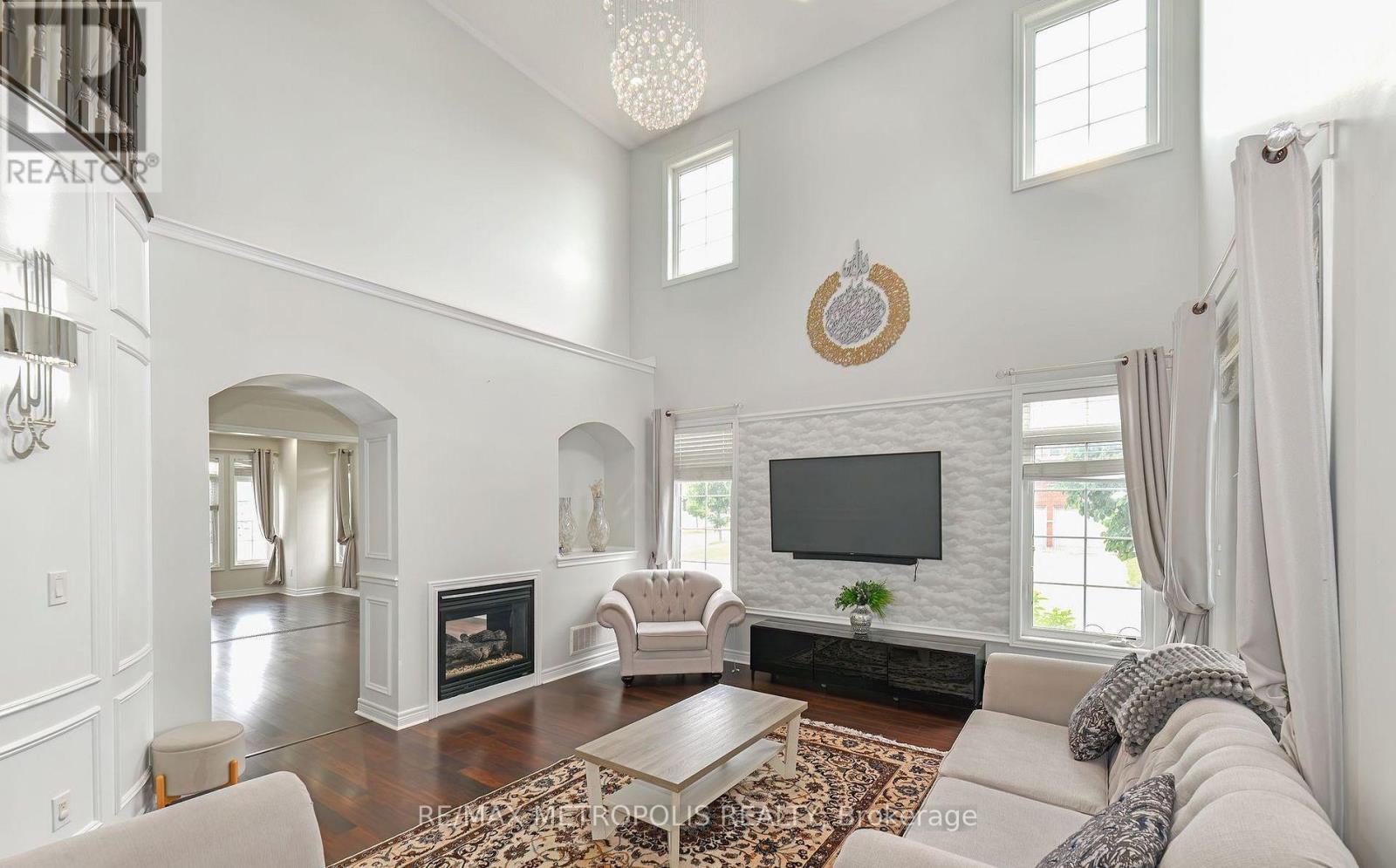 Upper - 24 Faris Street, Bradford West Gwillimbury, Ontario  L3Z 0C6 - Photo 14 - N12398775