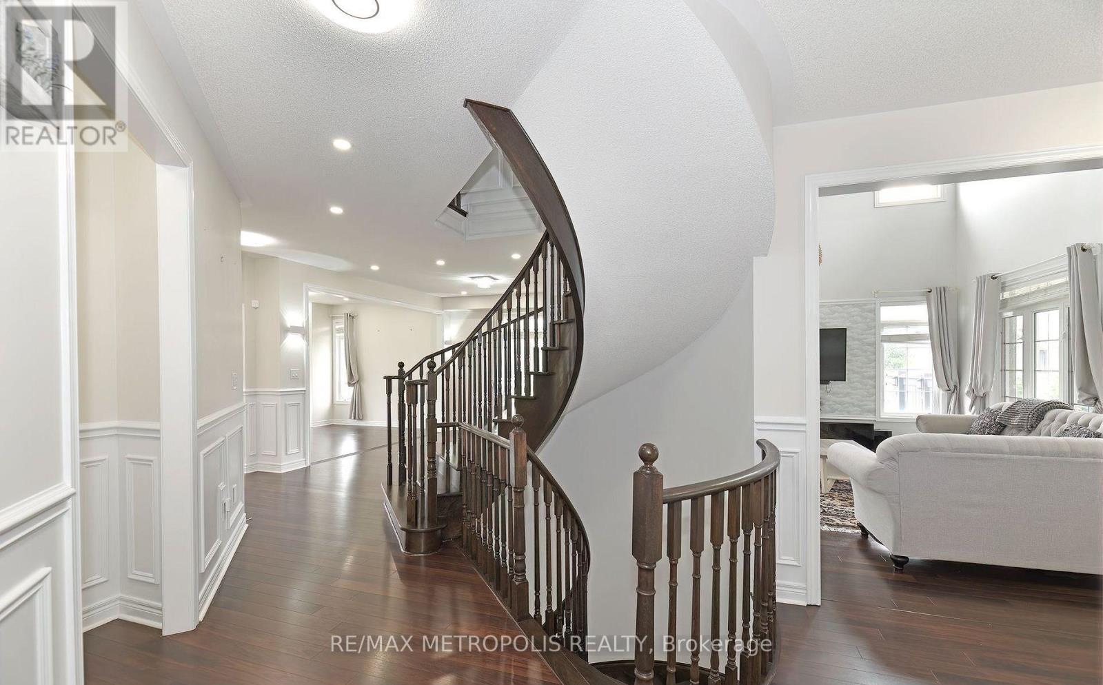 Upper - 24 Faris Street, Bradford West Gwillimbury, Ontario  L3Z 0C6 - Photo 17 - N12398775