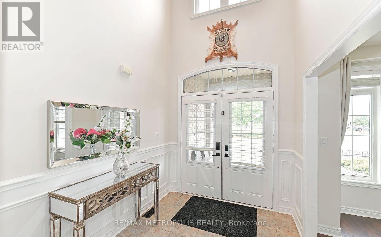 Upper - 24 Faris Street, Bradford West Gwillimbury, Ontario  L3Z 0C6 - Photo 2 - N12398775