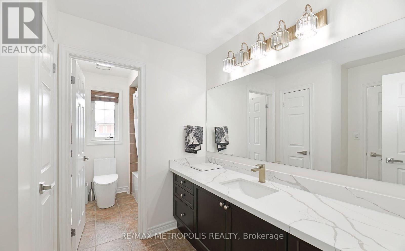 Upper - 24 Faris Street, Bradford West Gwillimbury, Ontario  L3Z 0C6 - Photo 25 - N12398775